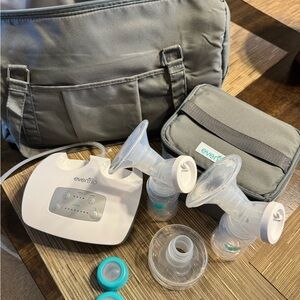 Evenflo Breast Pump with Accessories